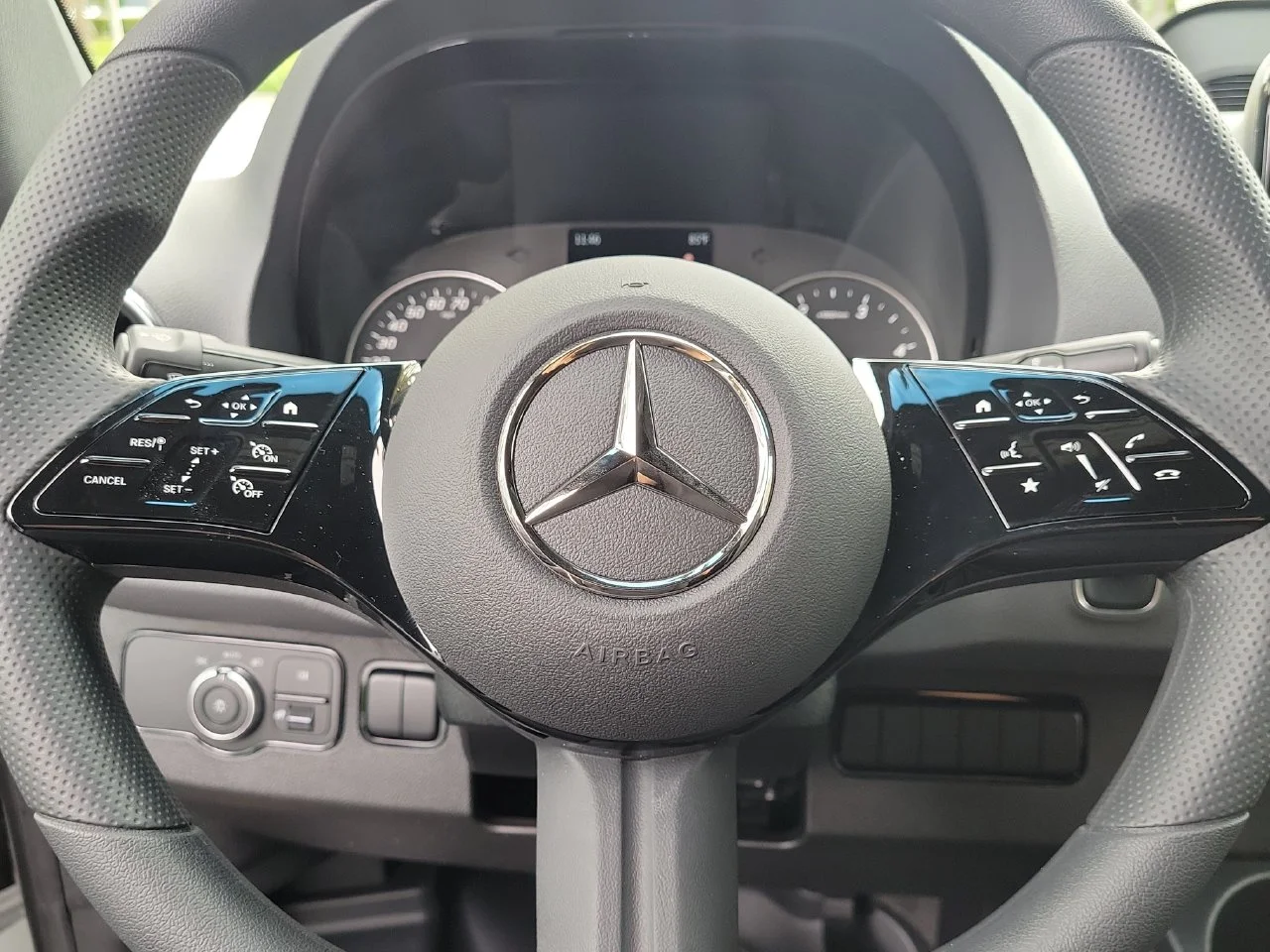 New 2026 Arctic+White Mercedes-Benz Cargo 170 WB image 26