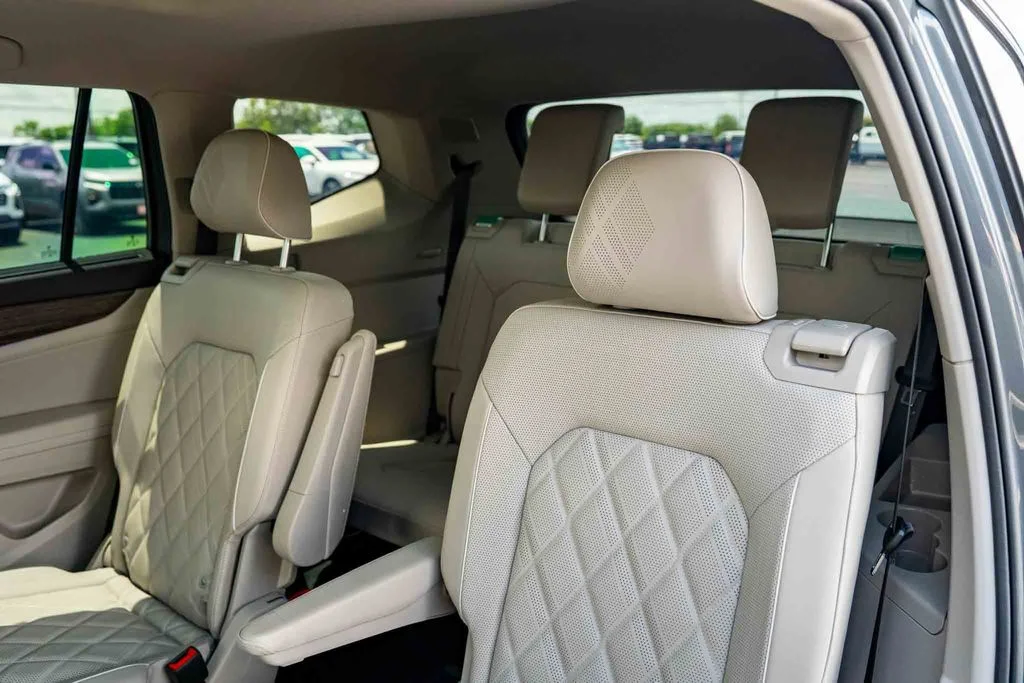Used 2025  Volkswagen 2.0T SEL Premium R-Line image 22