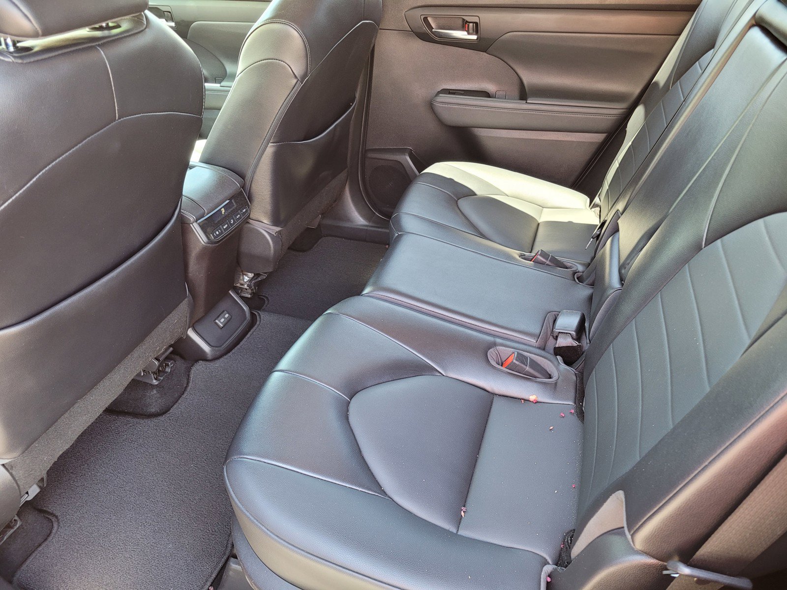 Used 2022  Toyota XLE image 12