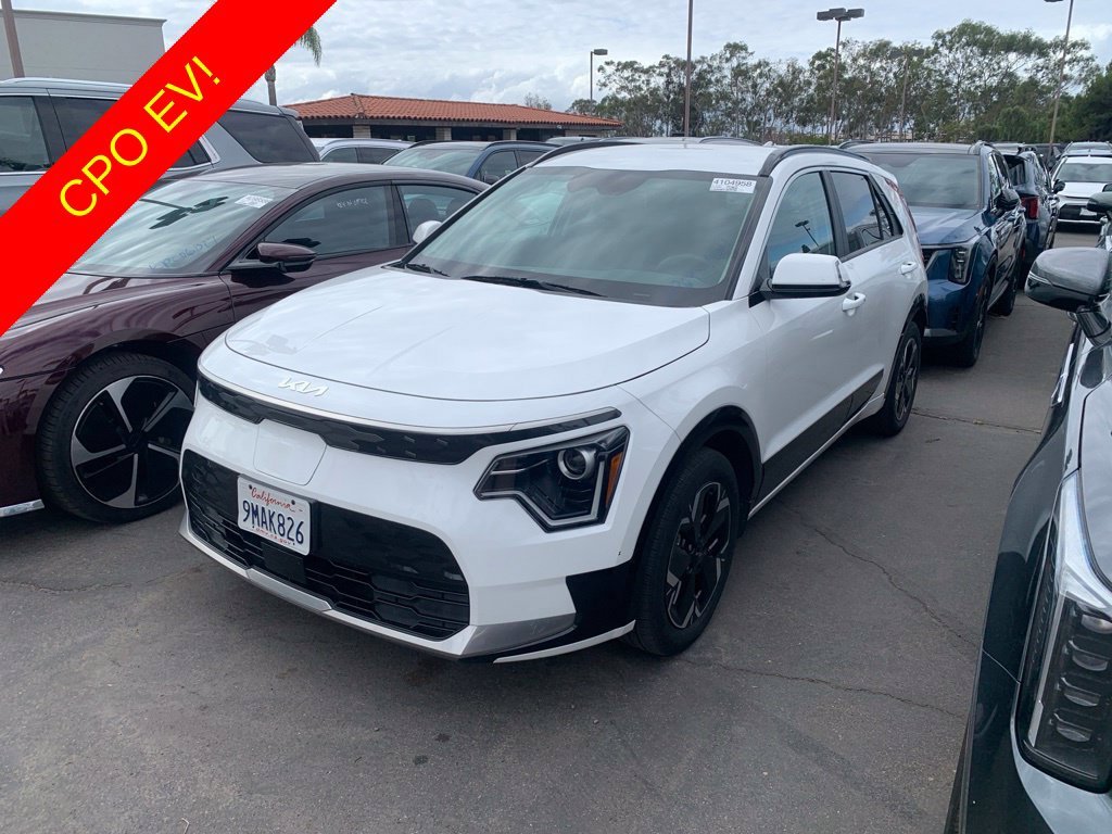 Certified Used 2024 Snow White Pearl Kia Wind image 1
