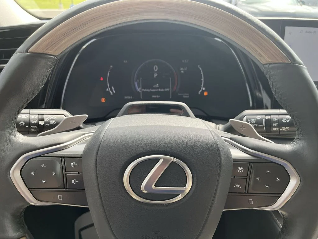 Used 2023 Silver Lexus 350 Luxury image 14