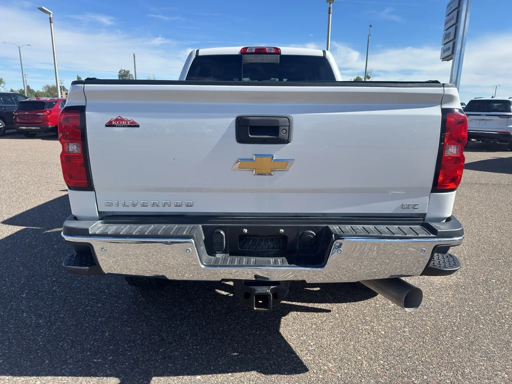 Used 2019 WHITE Chevrolet LTZ image 7