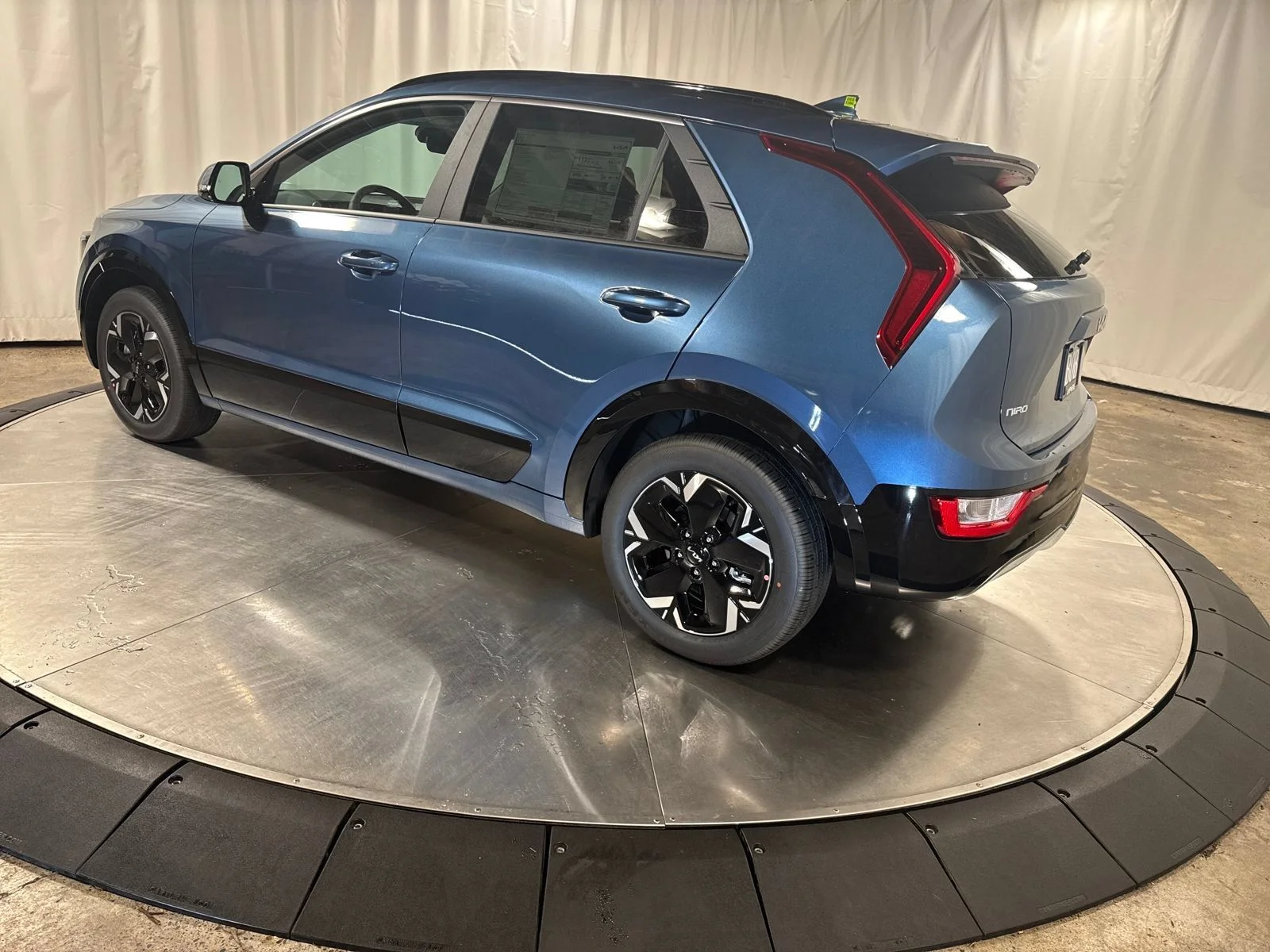 New 2026 Mineral Blue Kia Wind image 7
