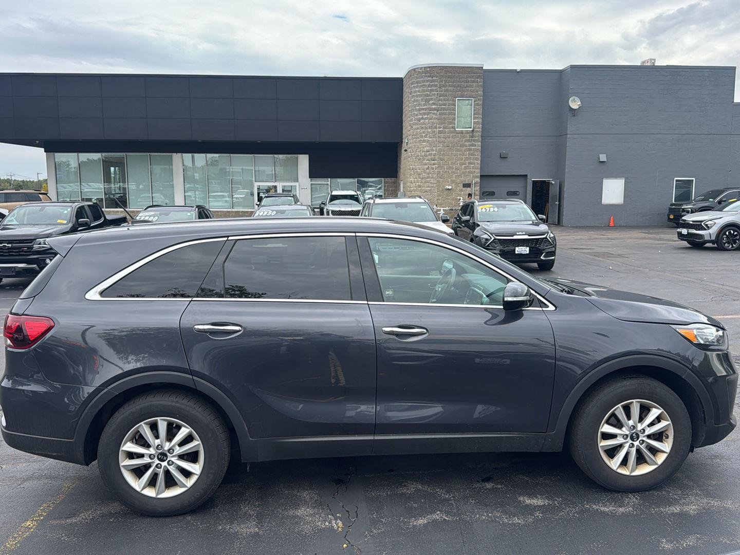 Used 2019 Platinum Graphite Kia LX image 8
