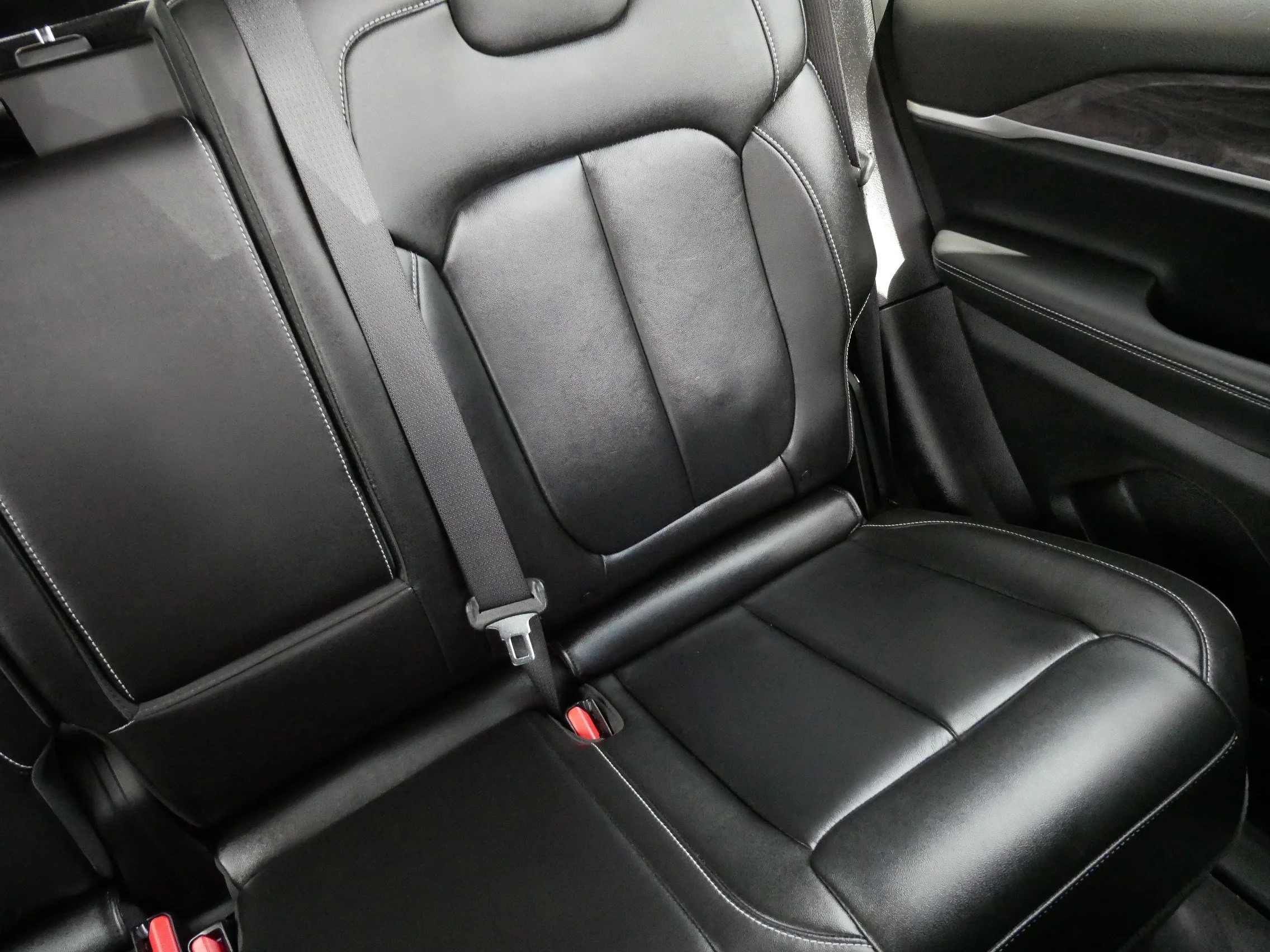 Used 2023 Rocky Mountain Pearlcoat Jeep Limited image 14