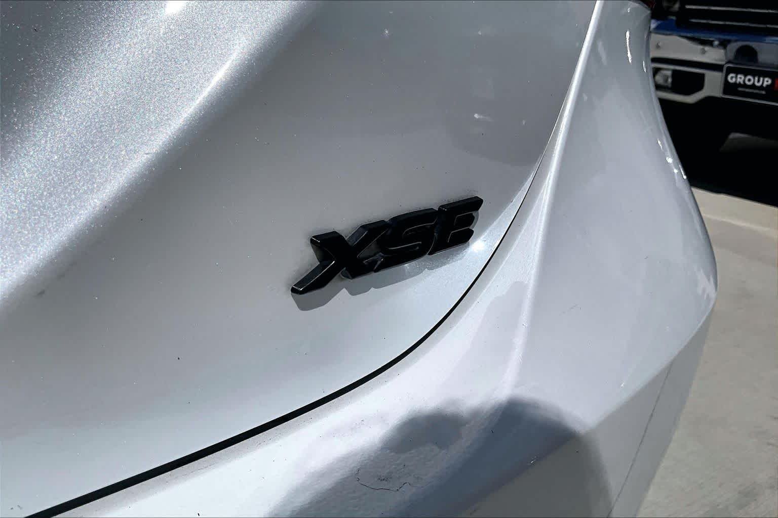 Used 2021 Wind Chill Pearl Toyota XSE image 10