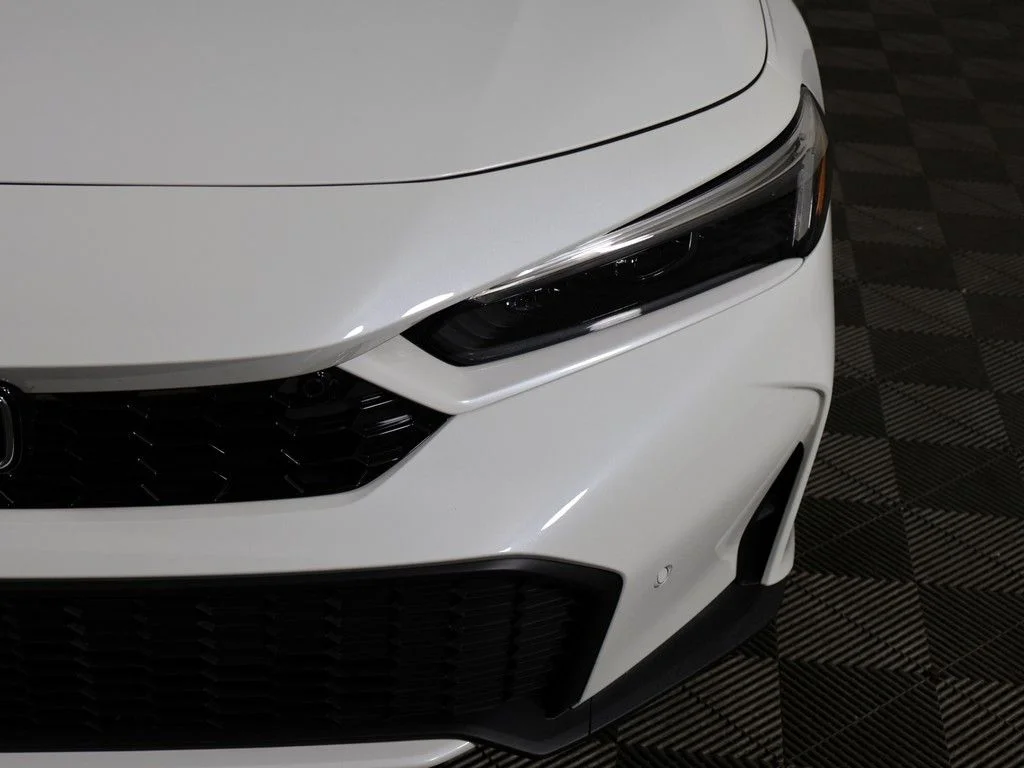 Used 2025 Platinum White Pearl Honda Sport Touring image 16