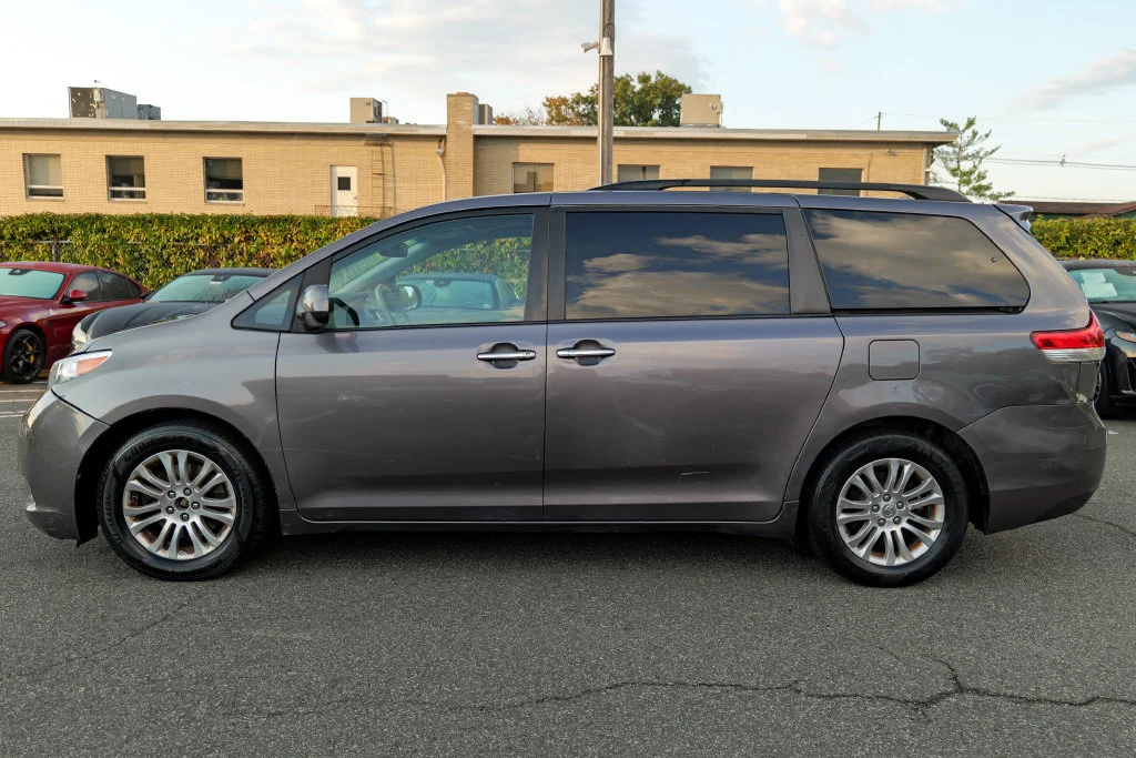 Used 2011 Predawn Gray Mica Toyota XLE image 4