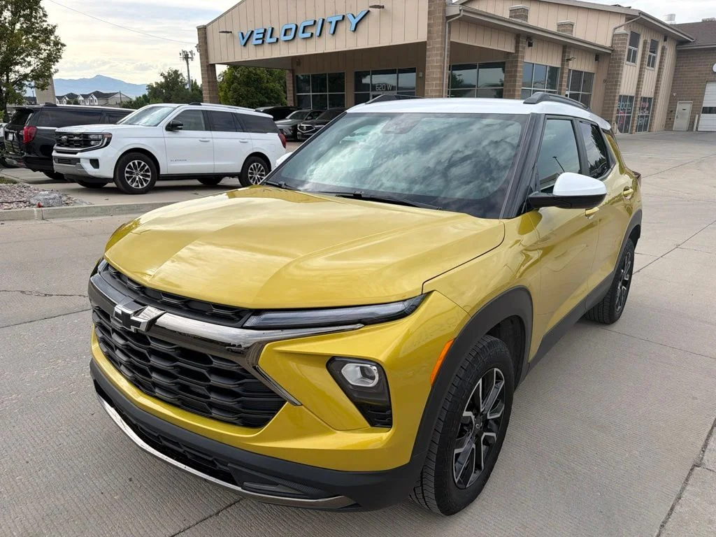 Used 2025 Yellow Chevrolet ACTIV image 6