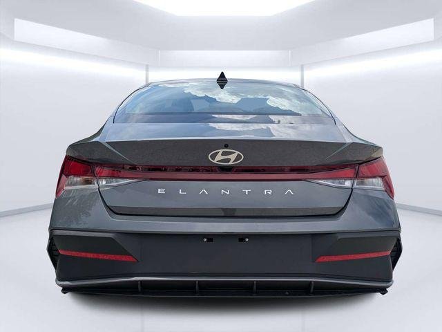 New 2026 Gray Hyundai SE image 4