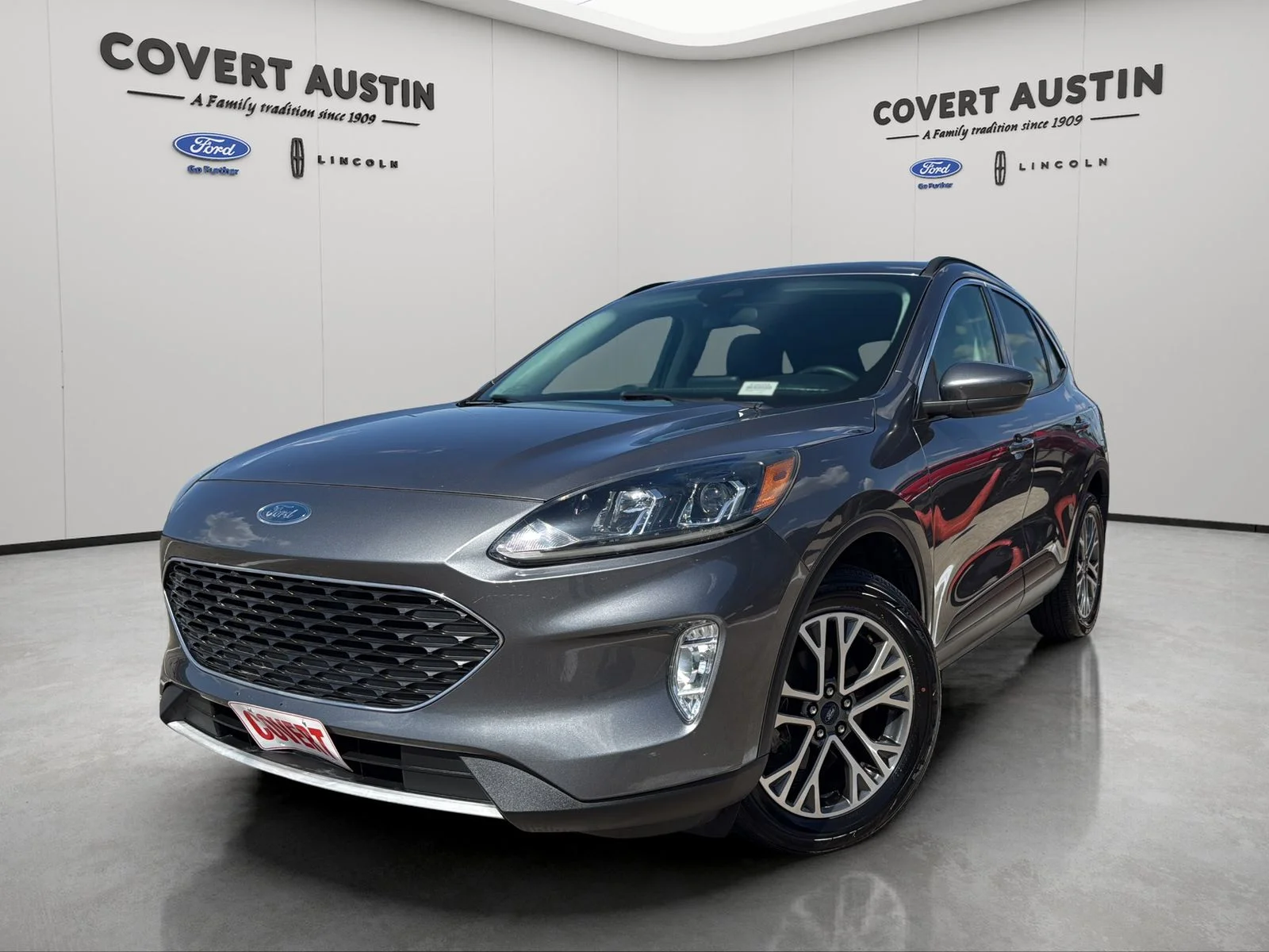 Used 2021 Gray Ford SEL image 1