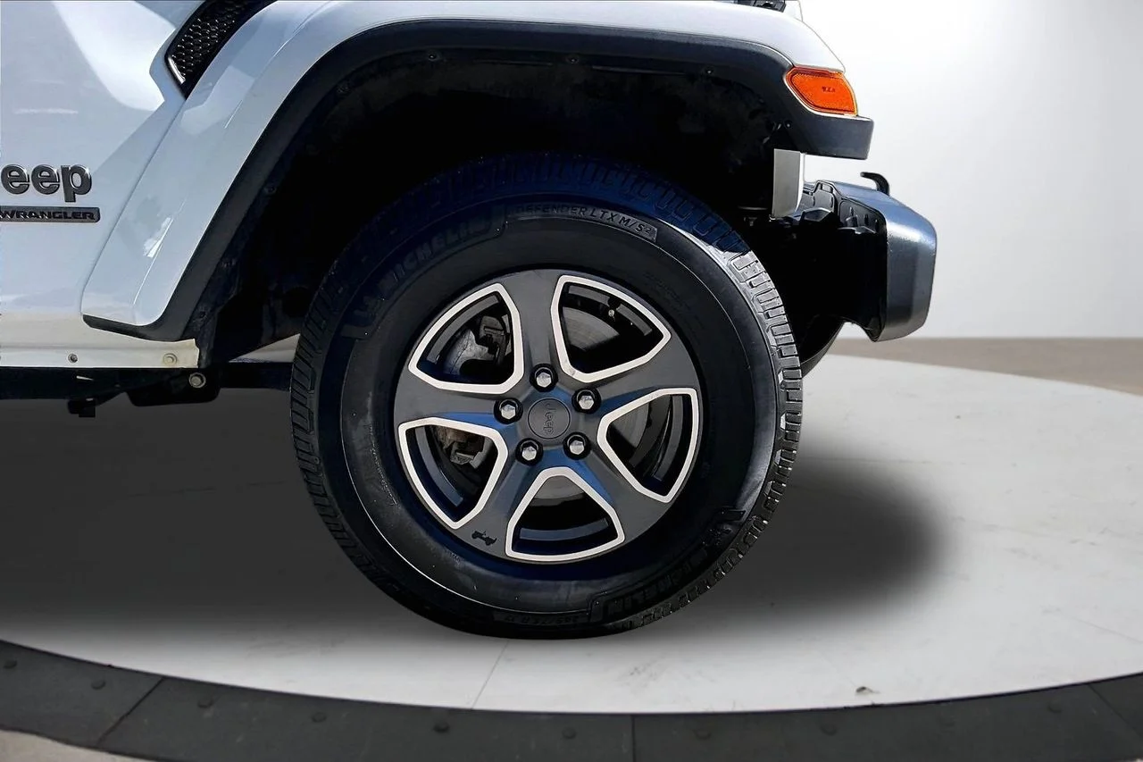 Used 2021 White Jeep Sport S image 33