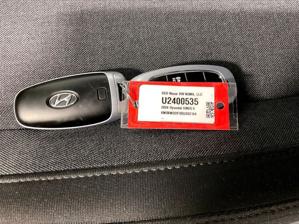 Used 2024 Blue Hyundai SE image 31
