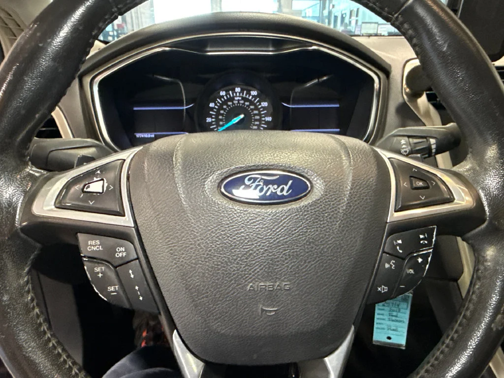 Used 2013 Red Ford SE image 18