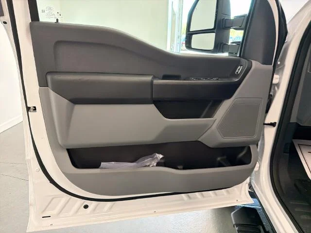 New 2027 Oxford White Ford F-350® XL image 28
