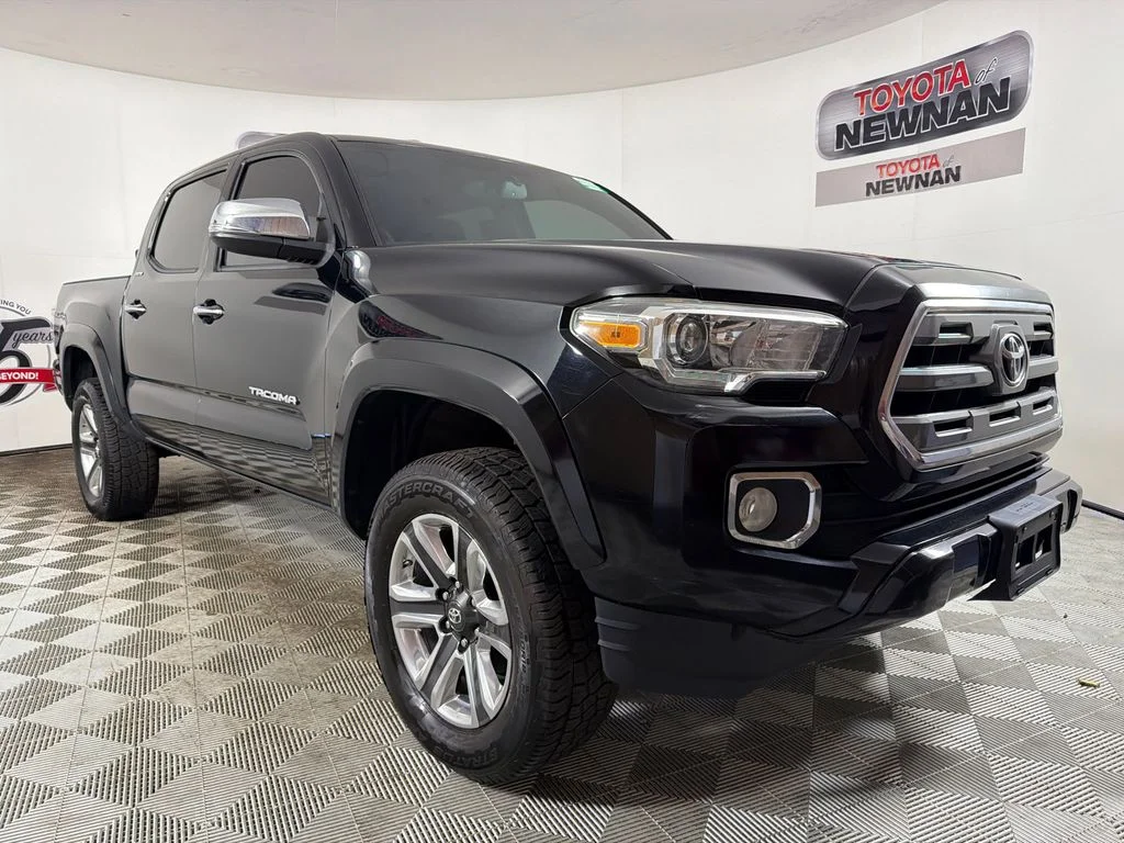 2017 Toyota Tacoma Limited Double Cab 4x4 V6 Auto Short Bed's photo