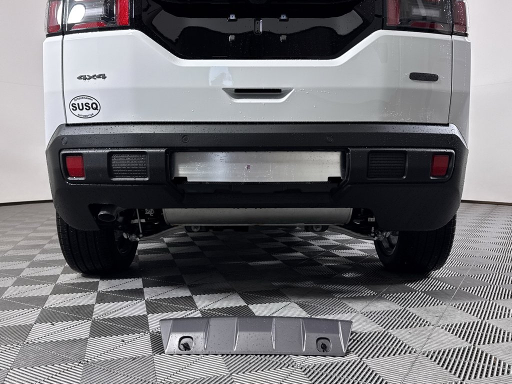 New 2026 Bright White Clear-Coat Exterior Paint Jeep Overland image 14