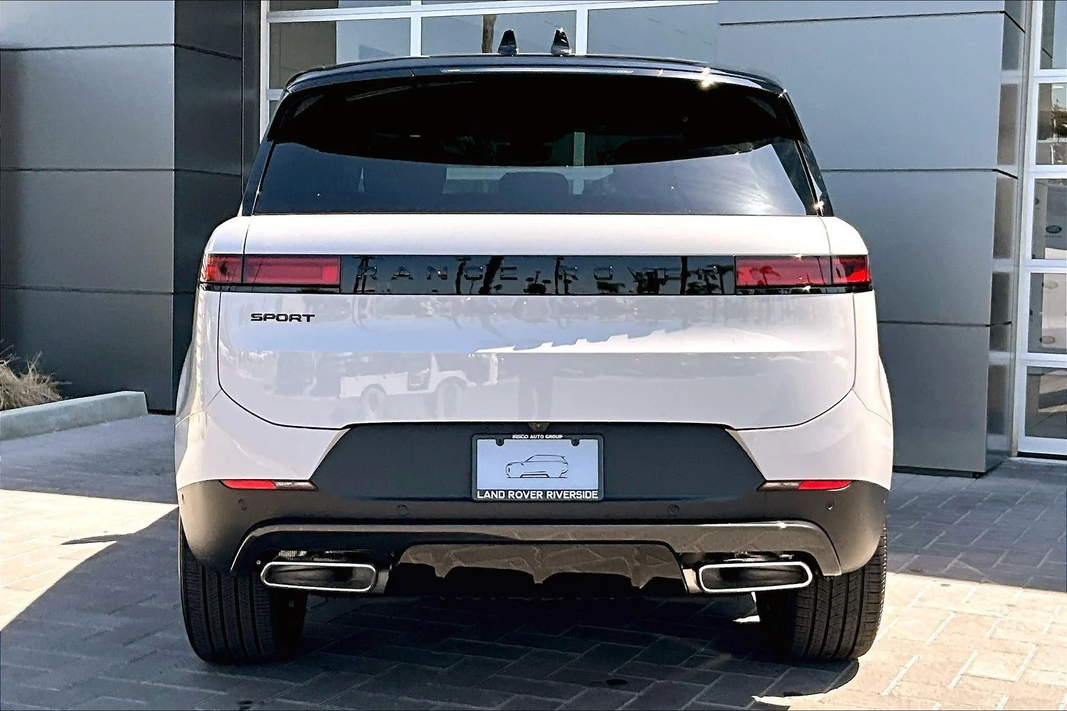 New 2026 Borasco Grey Land Rover SE image 4