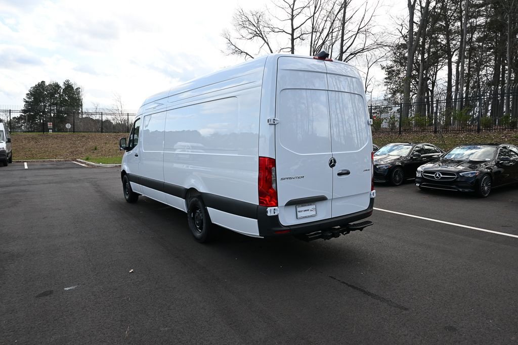 Used 2026 White Mercedes-Benz Cargo 170 WB image 4
