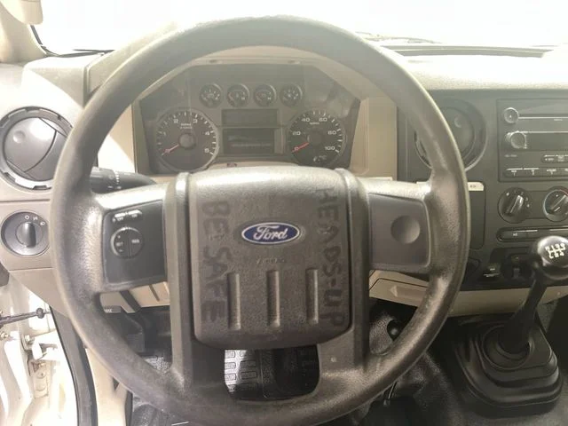 2008 Ford F-550 - Photo 10