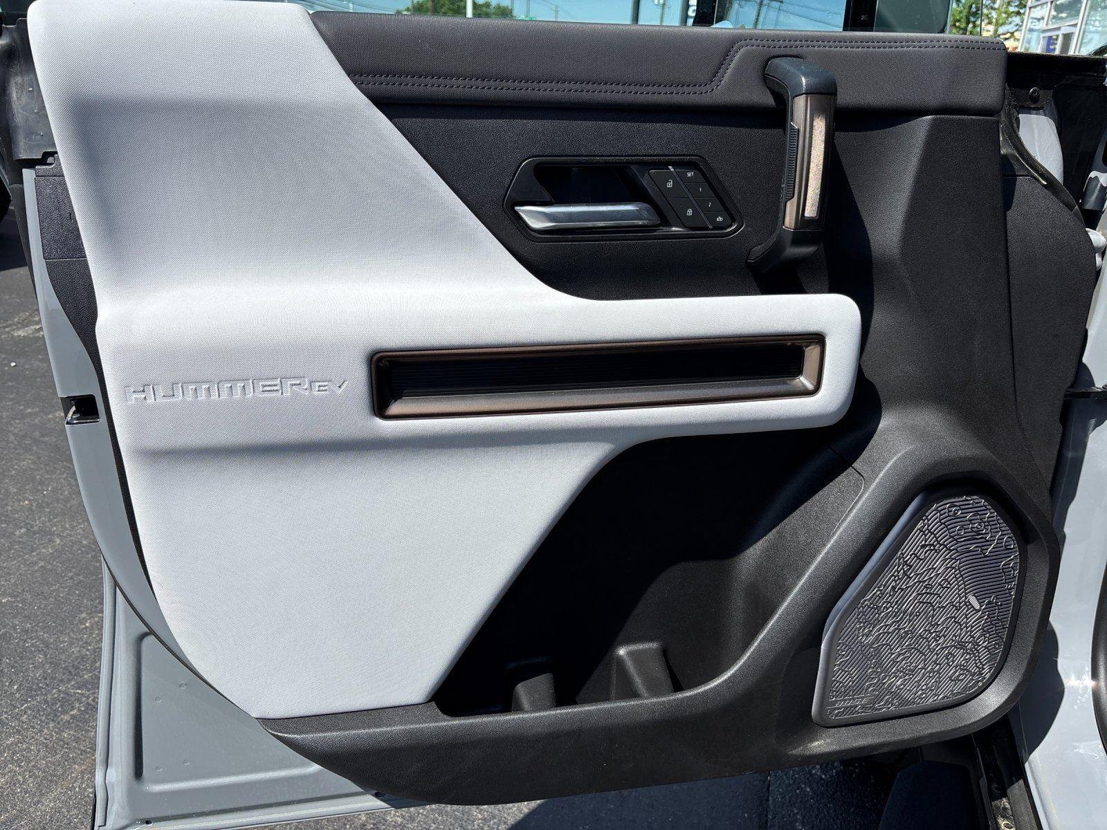 Used 2025 Interstellar White GMC 2X image 13