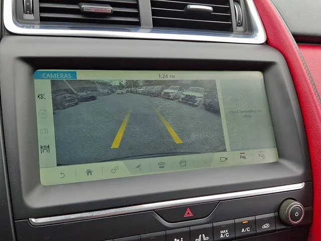 Used 2019  Jaguar R-Dynamic image 18