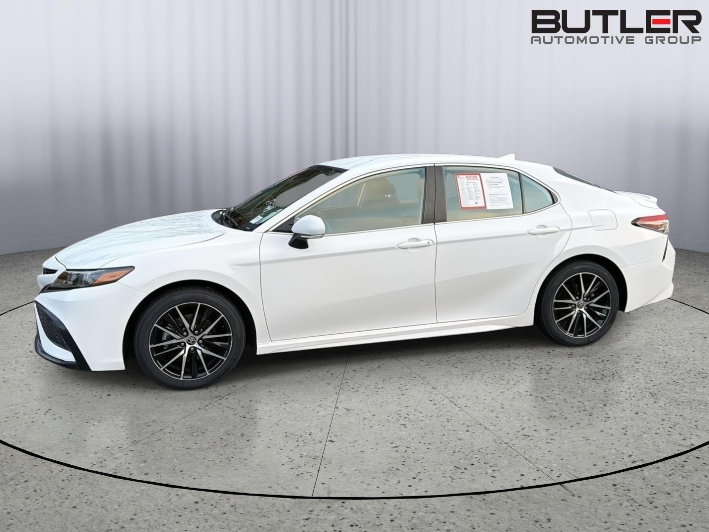 Certified Used 2023 Ice Cap Toyota SE image 3