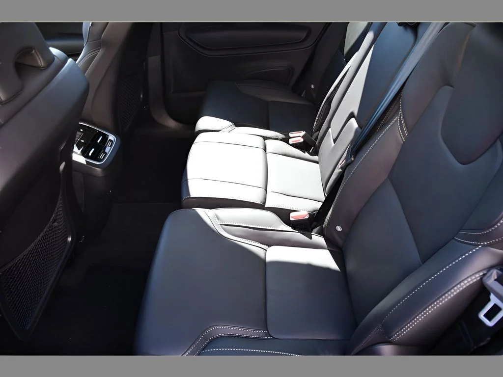 Used 2023 Onyx Black Metallic Volvo Ultimate image 16