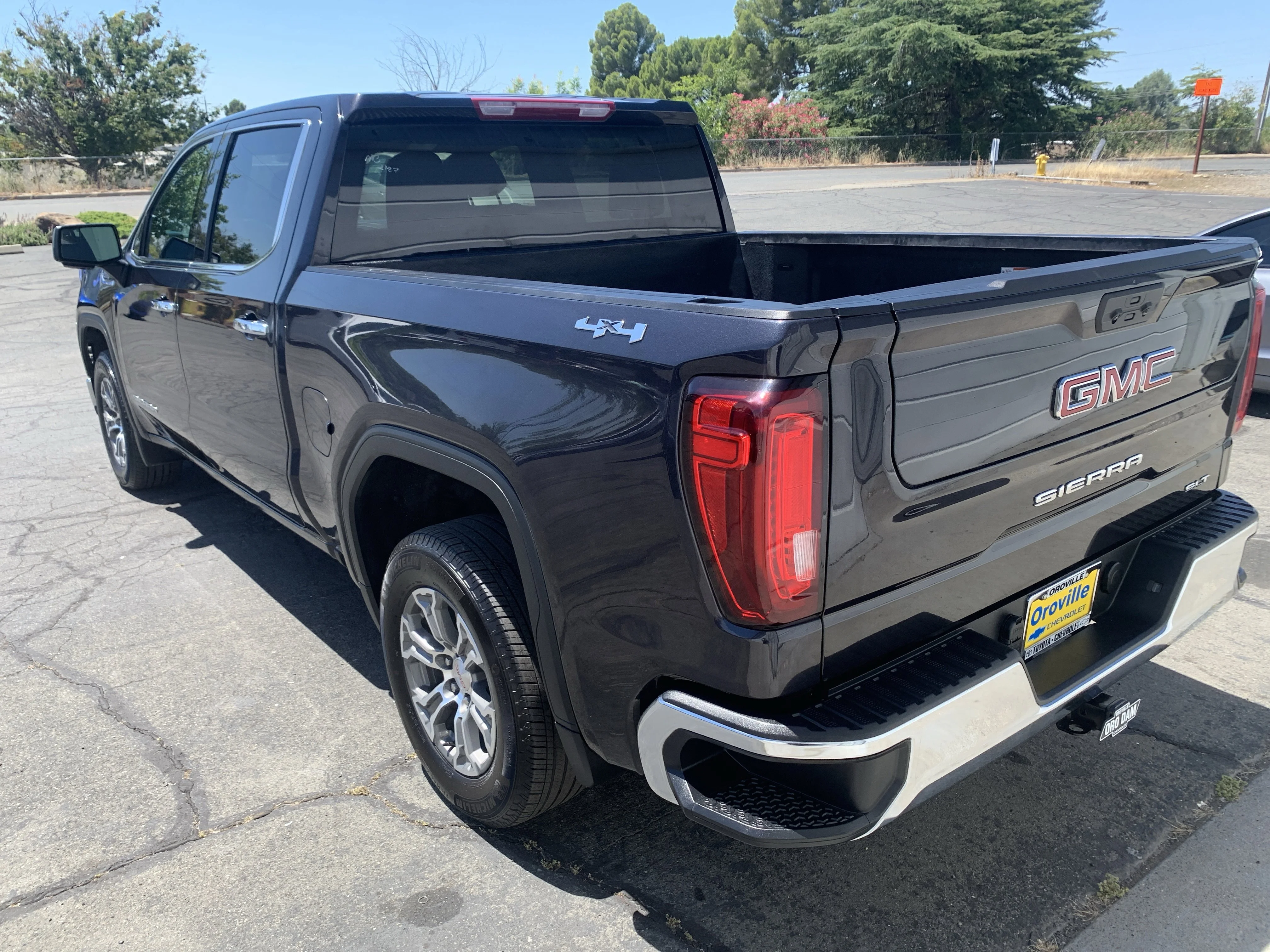 2025 GMC Sierra 4WD Crew Cab Short Box SLT's photo