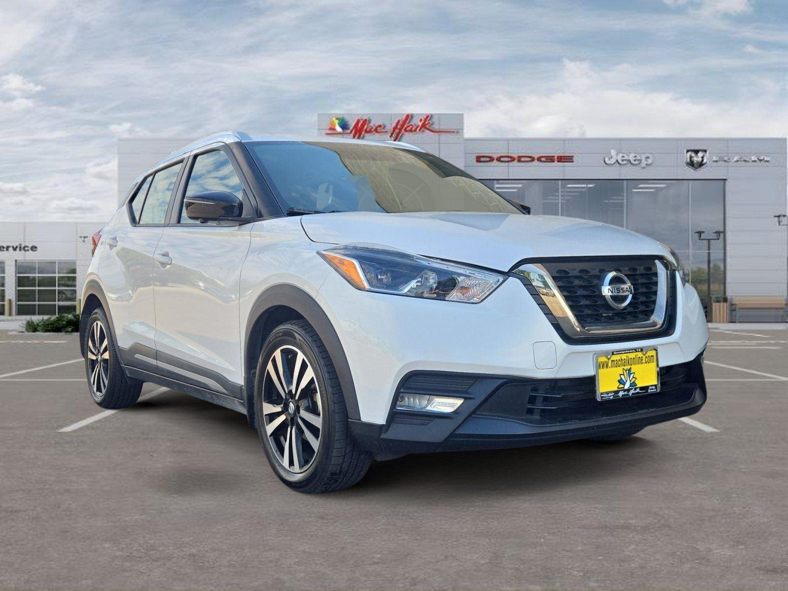 Used 2019 Aspen White Nissan SR image 7