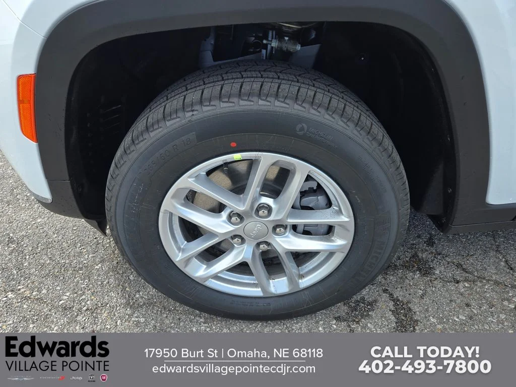 New 2026 Bright White Clear-Coat Exterior Paint Jeep Laredo image 9