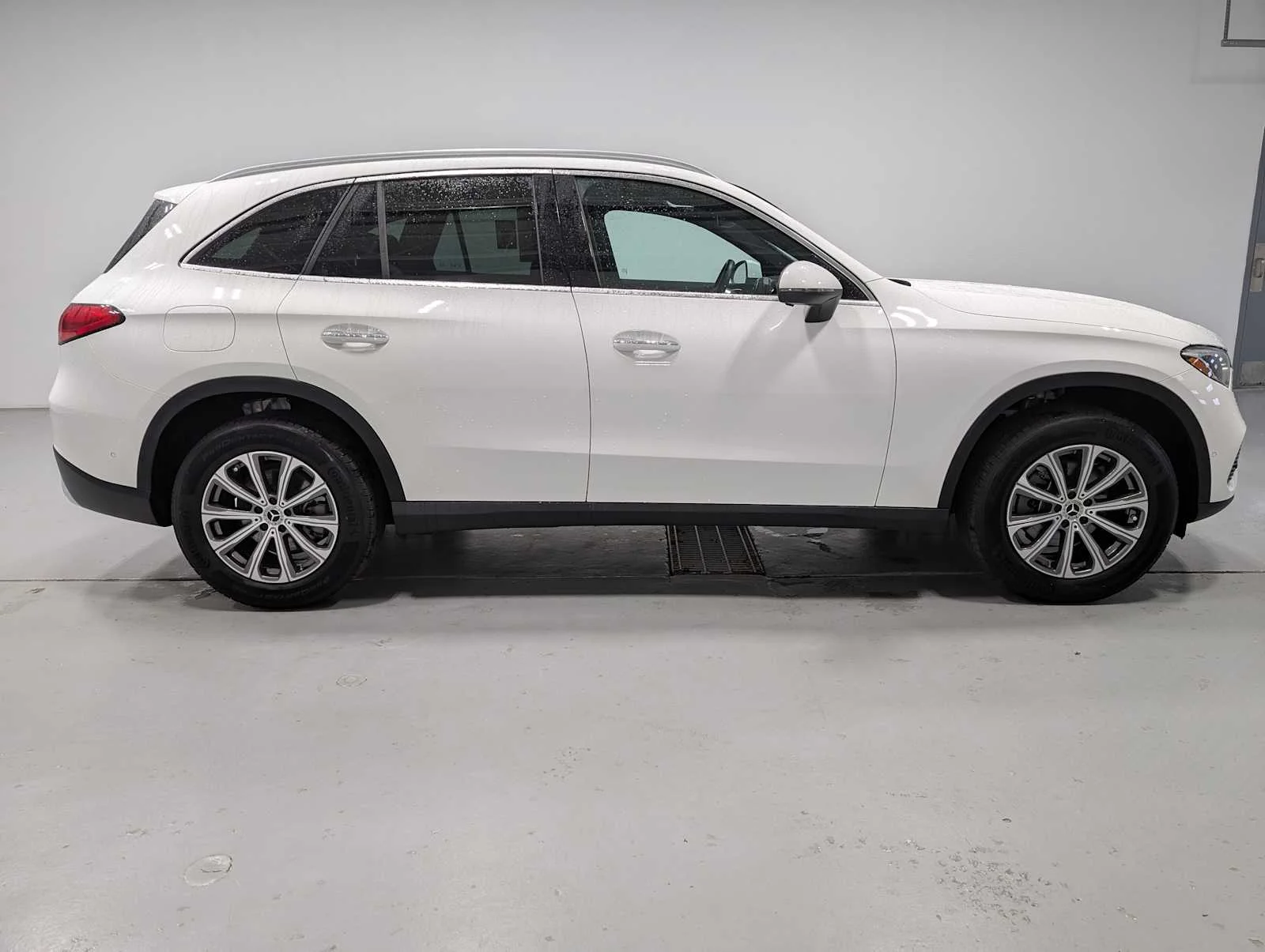 Used 2024 Polar White Mercedes-Benz GLC 300 image 7