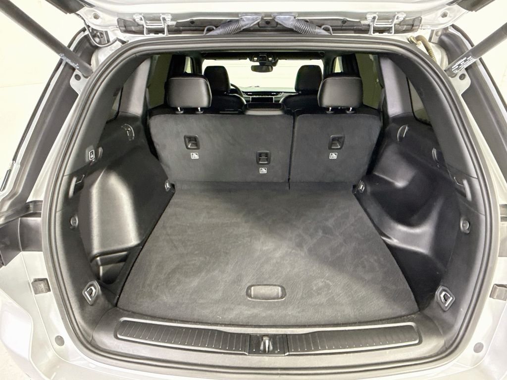 Used 2023 Silver Jeep Altitude X image 26