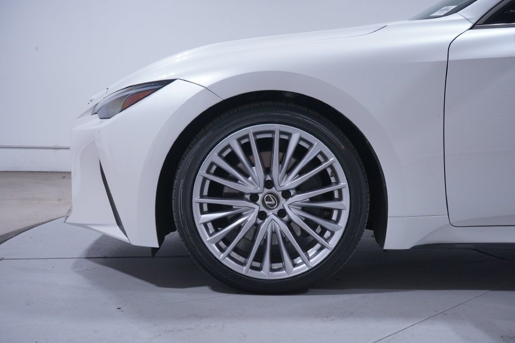 Used 2022 White Pearl Lexus 300 image 2