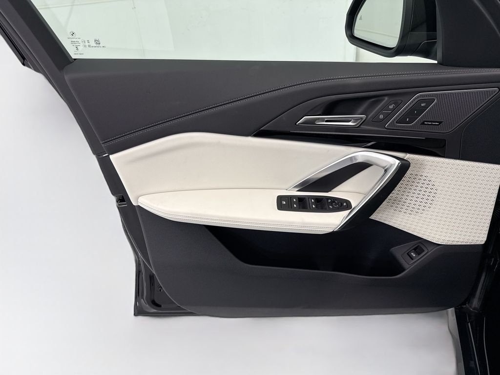 Used 2026 Jet Black BMW xDrive28i image 23