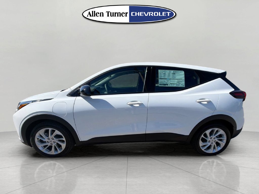 2027 Chevrolet Bolt LT - Photo 6
