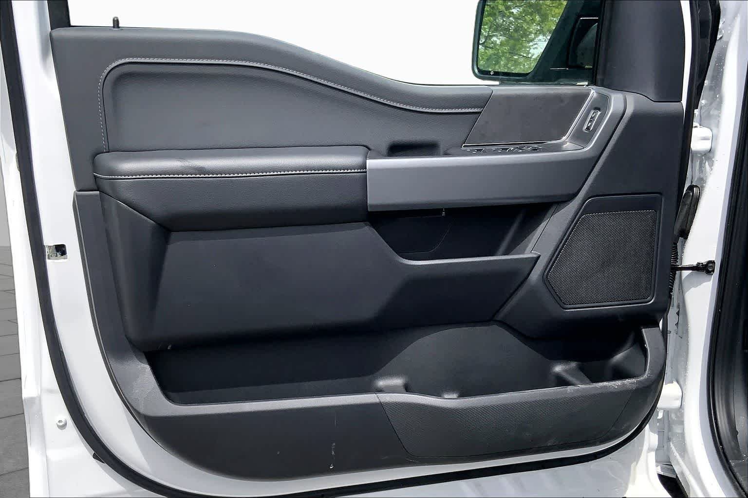 New 2026 Oxford White Ford XLT image 11