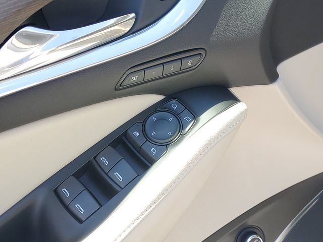 Used 2024 White Frost Tricoat Buick Avenir image 9