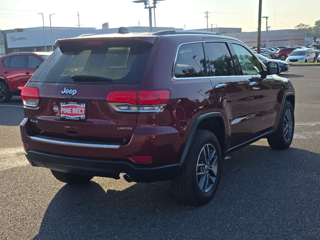 Used 2018 Velvet Red Pearl Coat Jeep Limited image 16