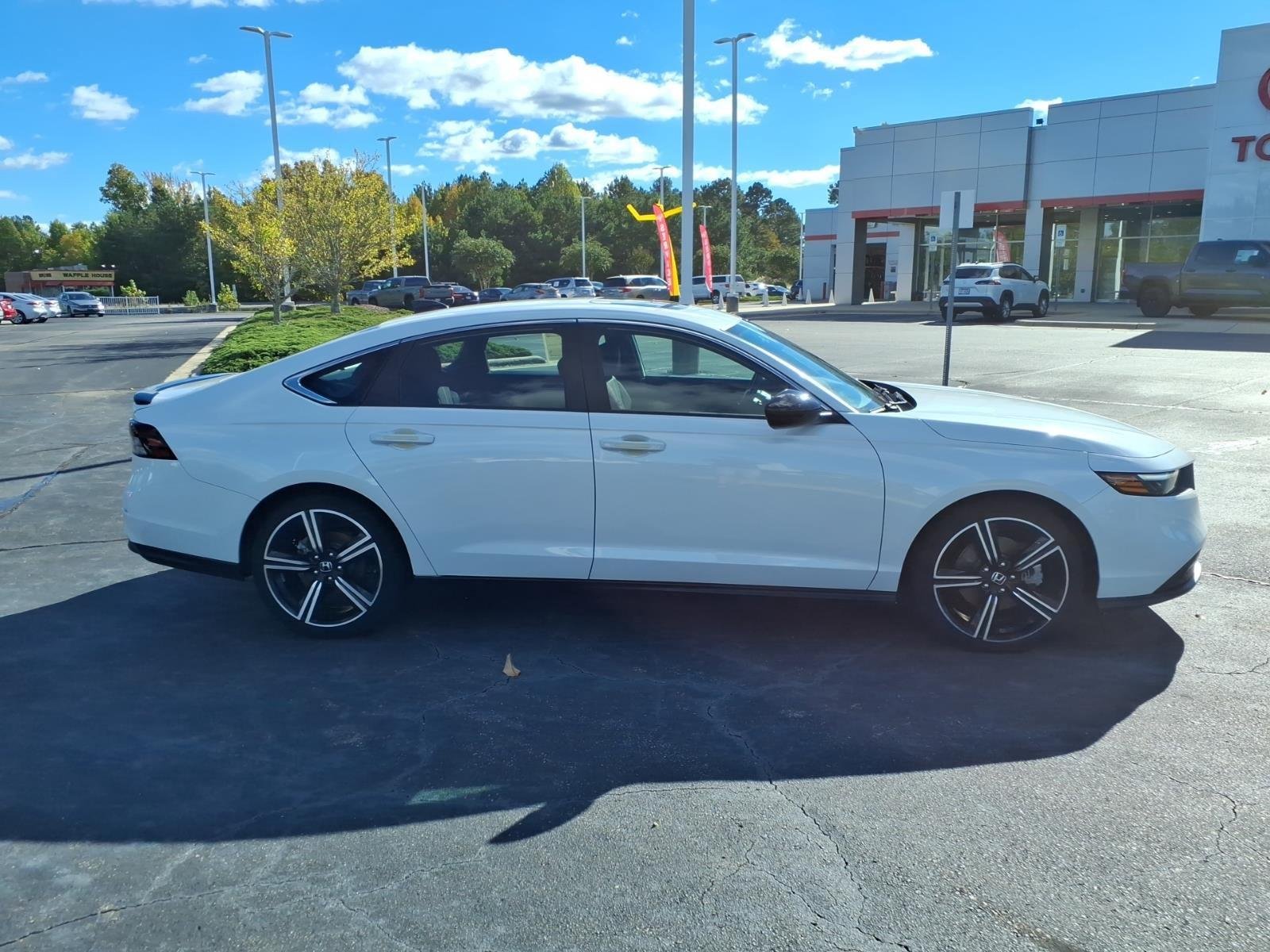 Used 2025 Platinum White Pearl Honda Sport image 12