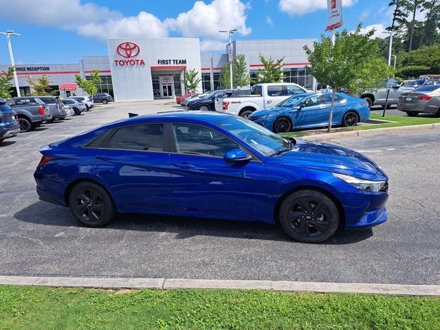 Used 2023 Blue Hyundai SEL image 6