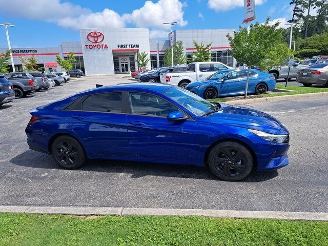 Used 2023 Blue Hyundai SEL image 6