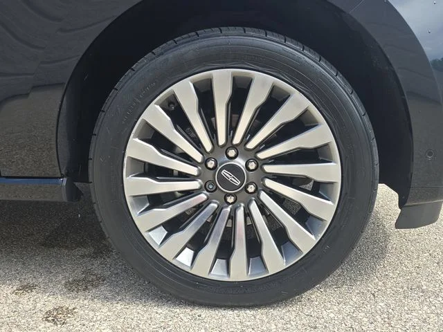 Used 2019 Black Metallic Lincoln Reserve image 41