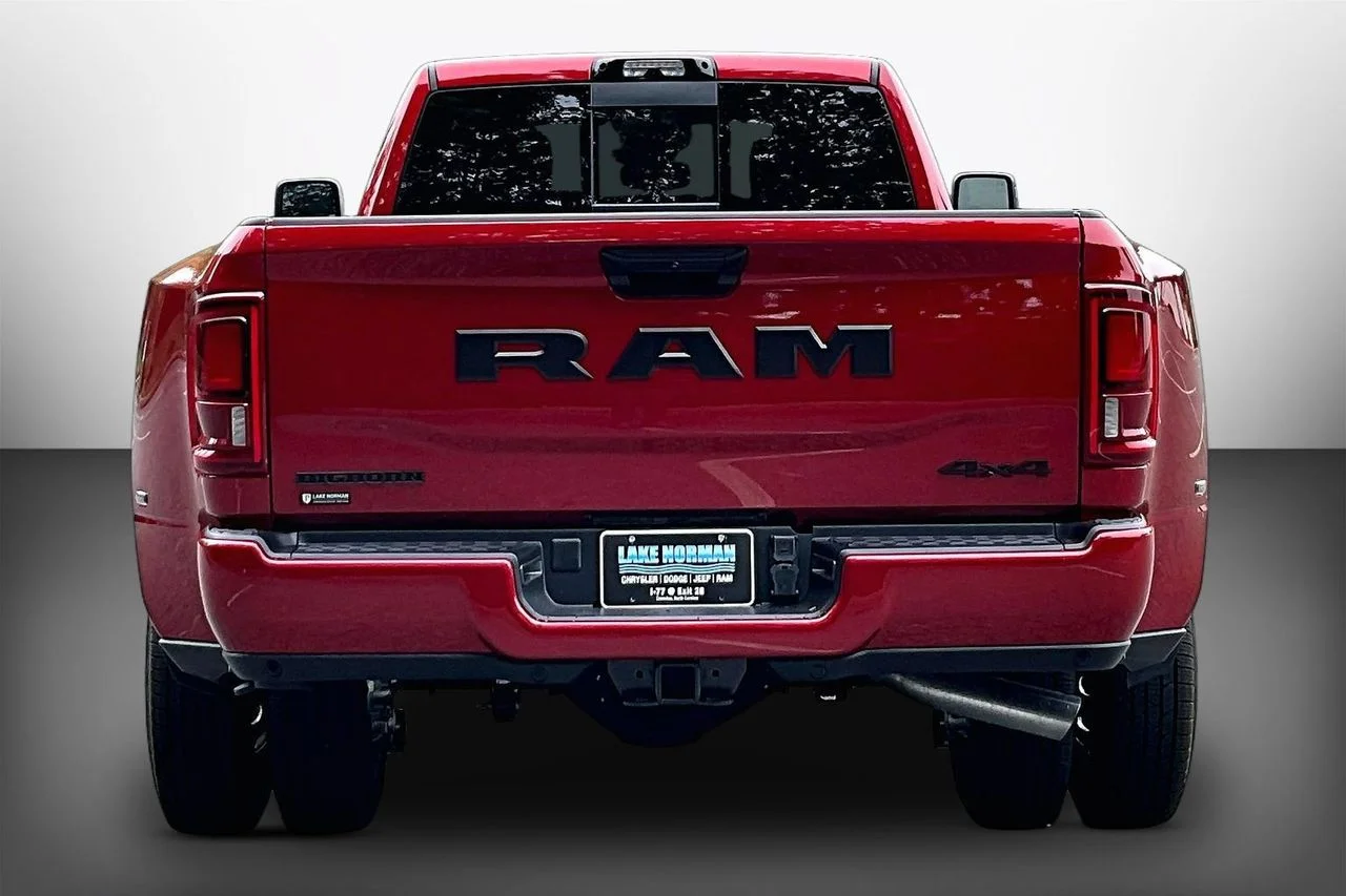 New 2026 Molten Red Pearl-Coat Exterior Paint RAM Big Horn image 7