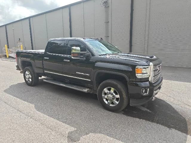 2018 GMC Sierra 4WD Crew Cab Standard Box Denali's photo