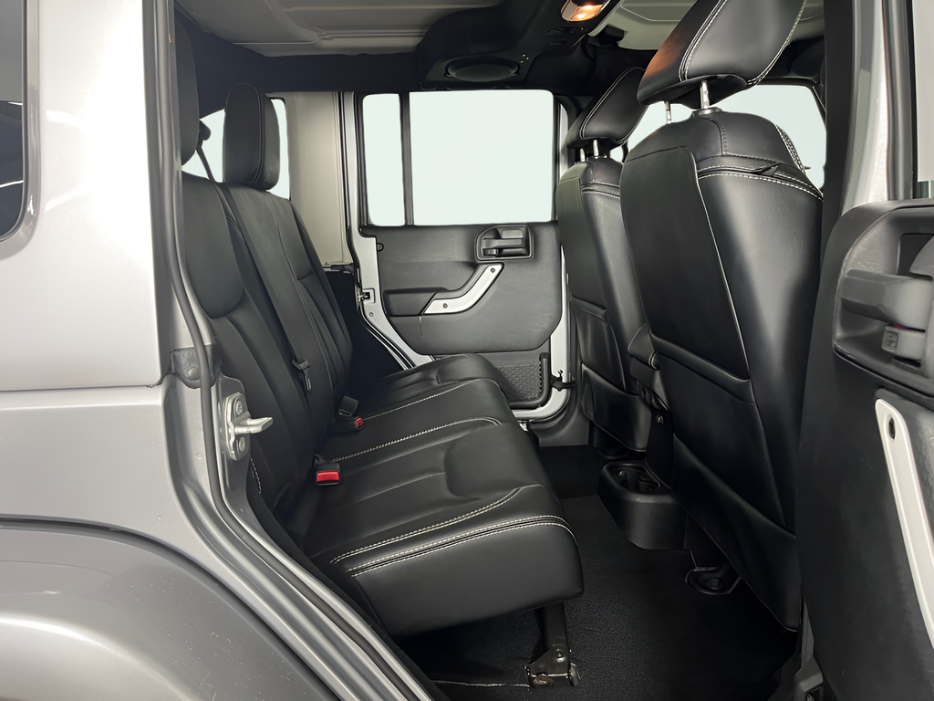2014 Jeep Wrangler Unlimited Sahara - Photo 14