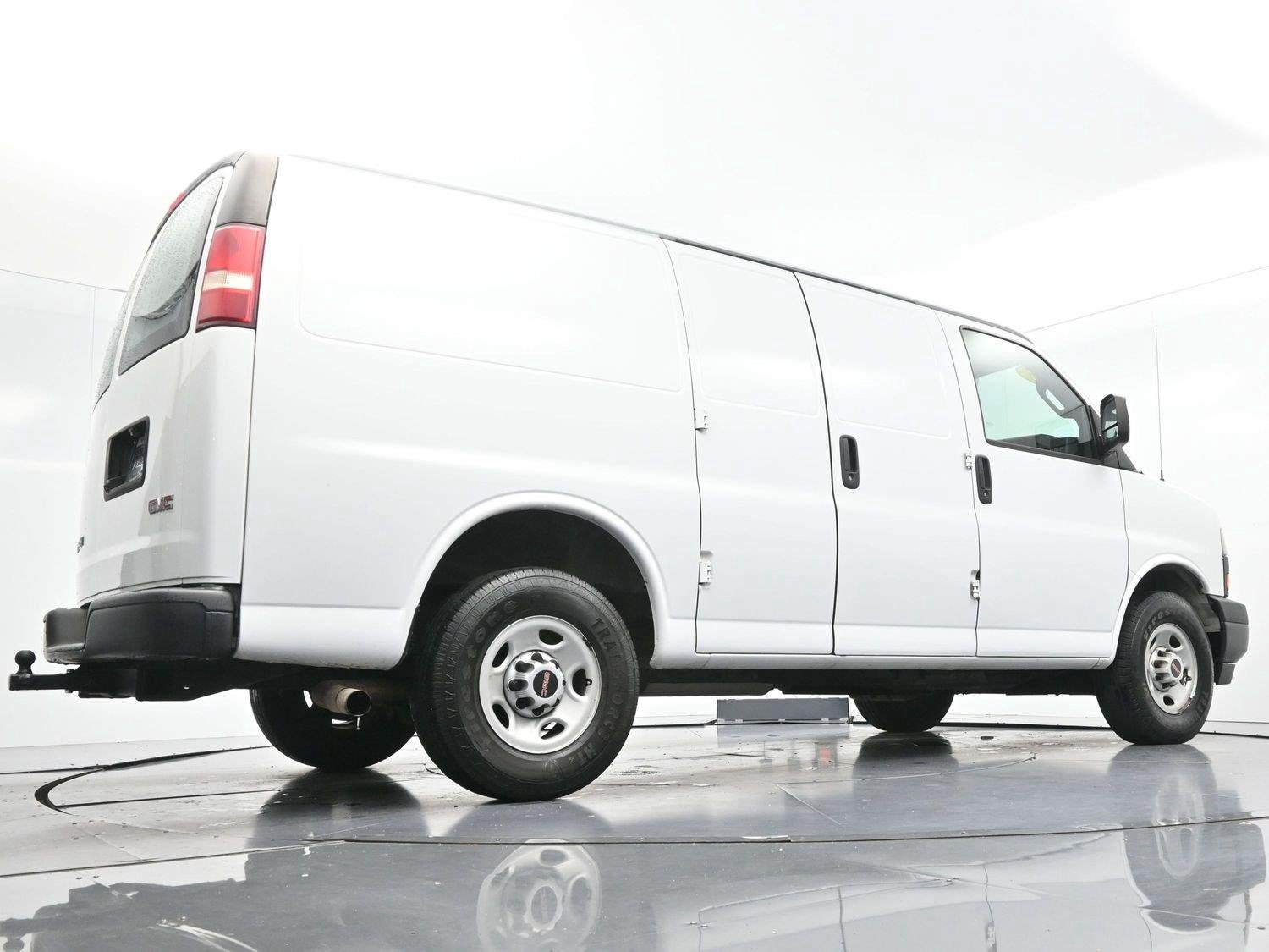 Used 2018 Summit White GMC 2500 image 44