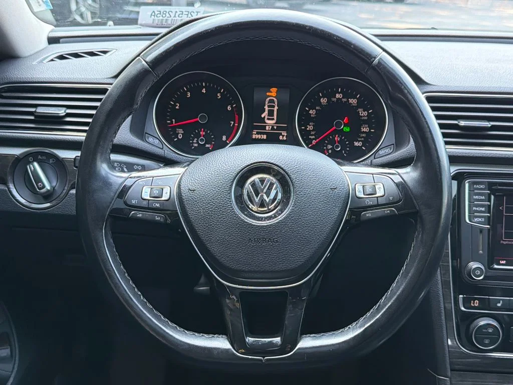 Used 2018 Black Volkswagen 2.0T SE image 23