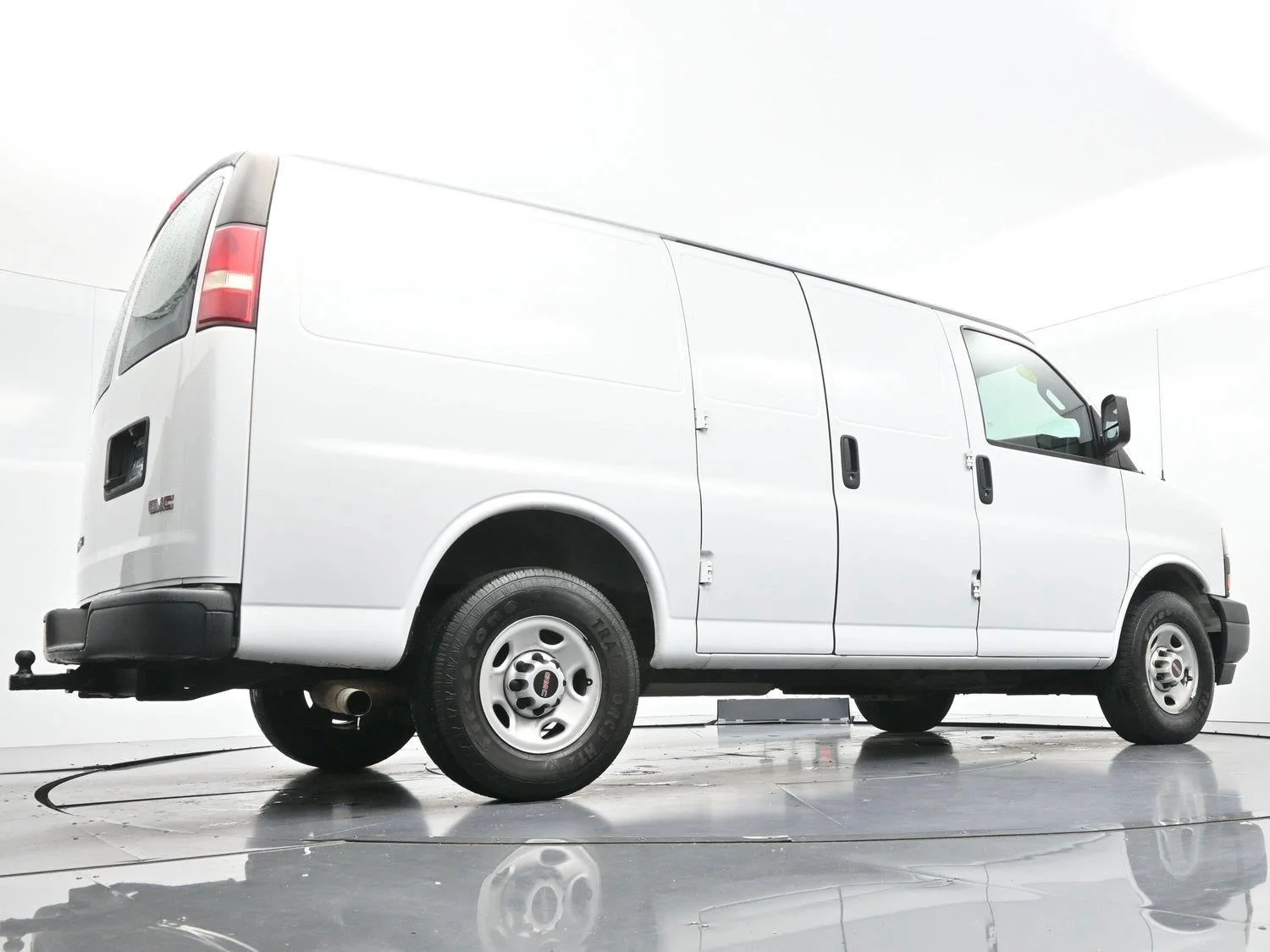 Used 2018 Summit White GMC 2500 image 44