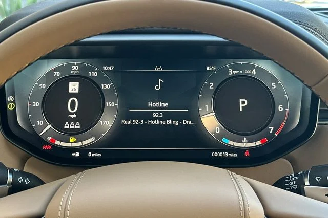 New 2026 Santorini Black Land Rover Dynamic SE image 24